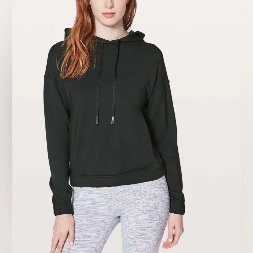Lululemon Twisted & Tucked Pullover casual lightweight yoga Black hoodie 4